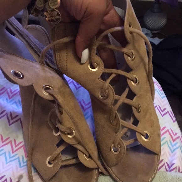 Heels - Picture 3 of 3